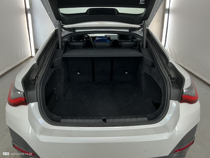 Bmw I4 — photo 10