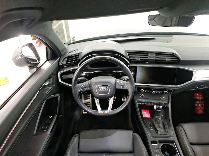 Audi Q3 — photo 8