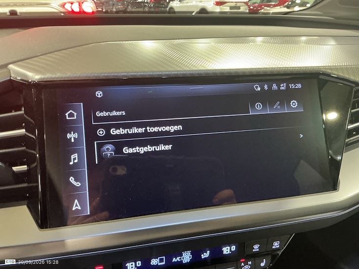 Audi Q4 — photo 10