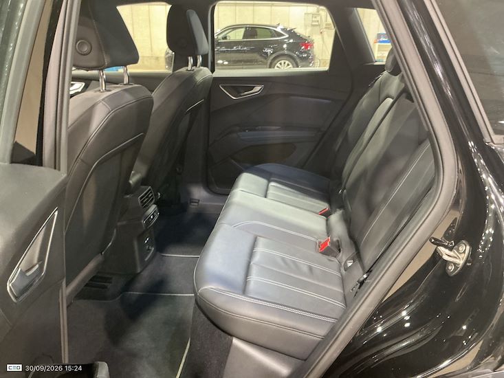 Audi Q4 — photo 12
