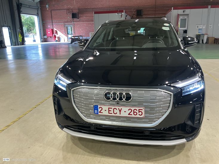 Audi Q4 — photo 2