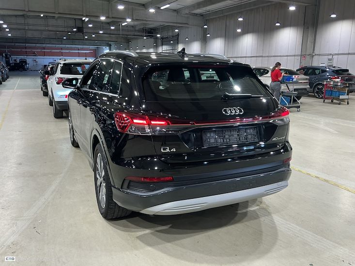 Audi Q4 — photo 3