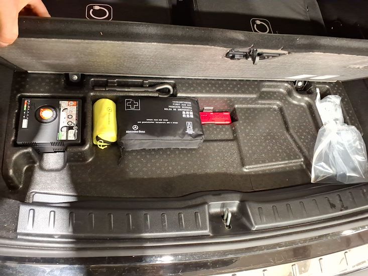 Mercedes-Benz Eqa — photo 11