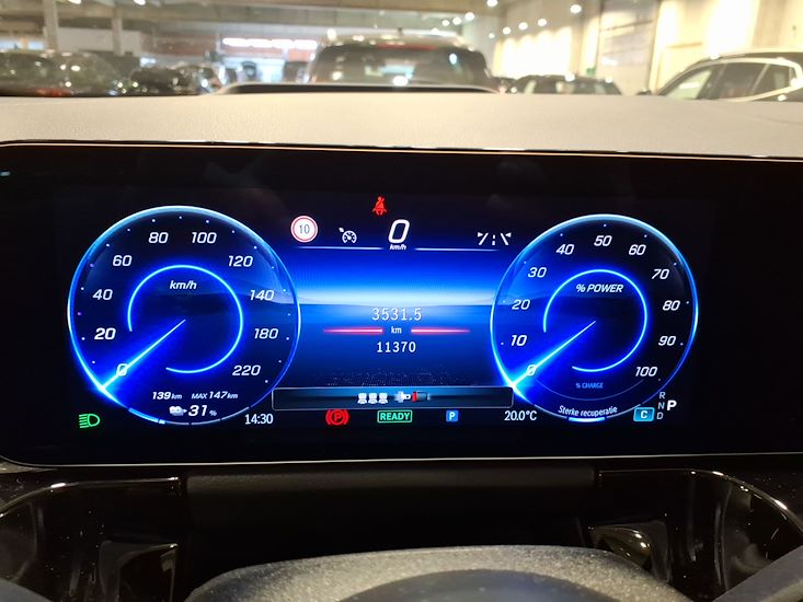 Mercedes-Benz Eqa — photo 9