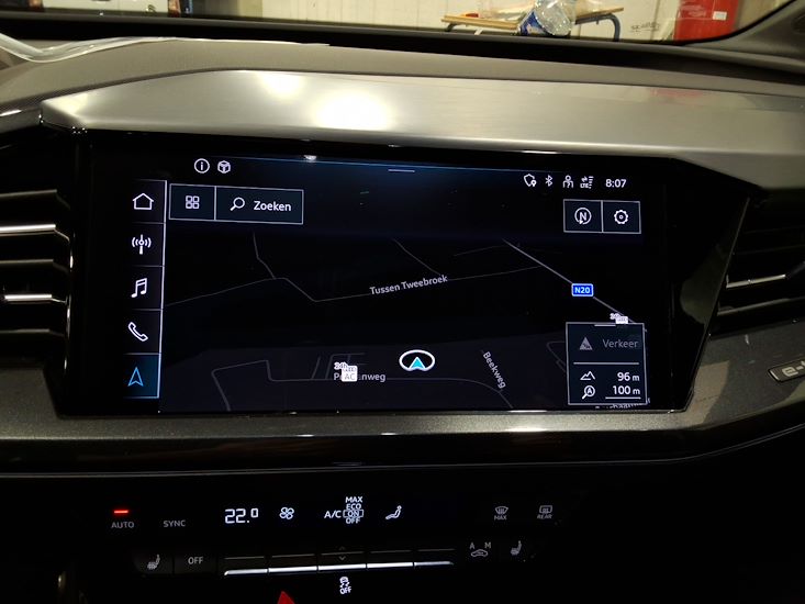 Audi Q4 — photo 10