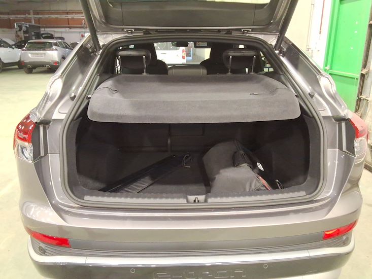 Audi Q4 — photo 3