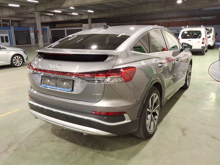 Audi Q4 — photo 4