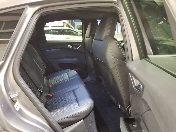 Audi Q4 — photo 5