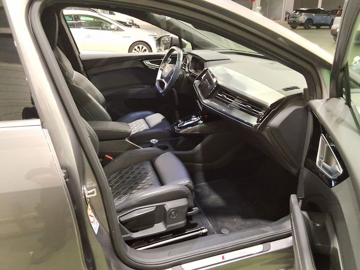 Audi Q4 — photo 7