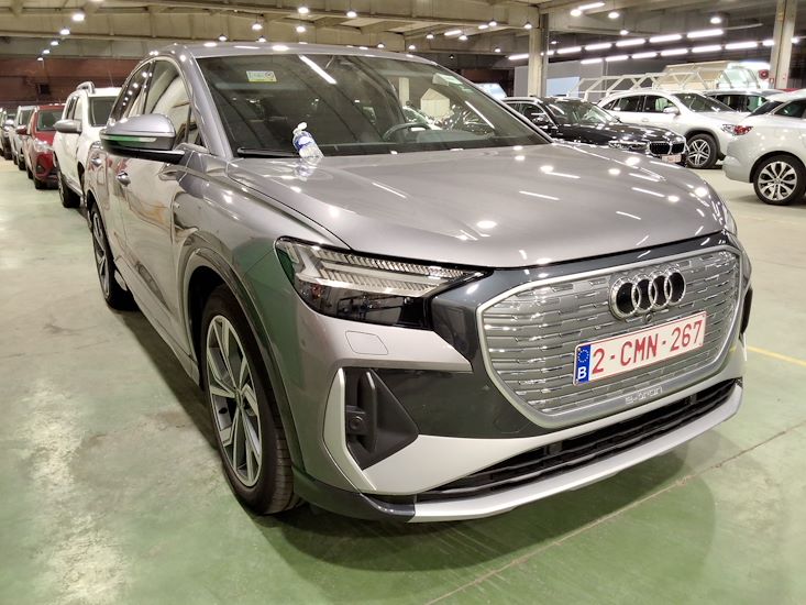 Audi Q4 — photo 8