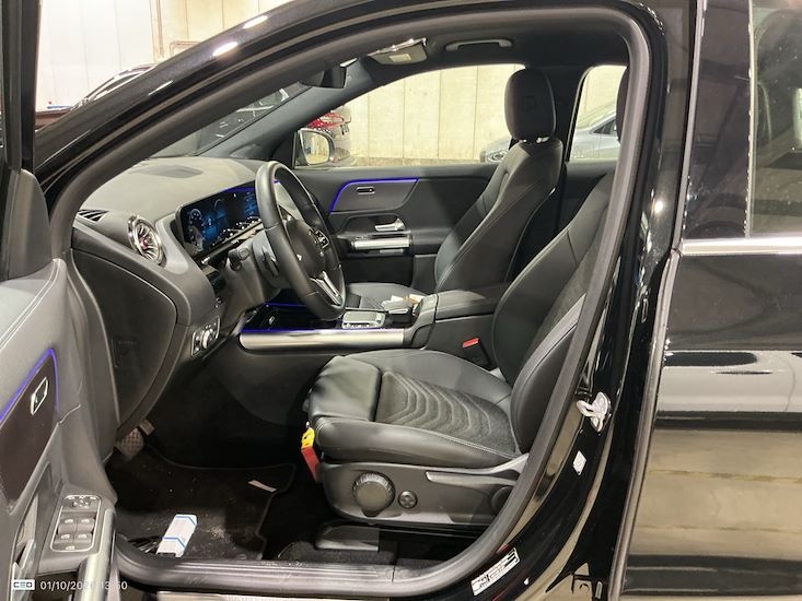 Mercedes-Benz Eqa — photo 11