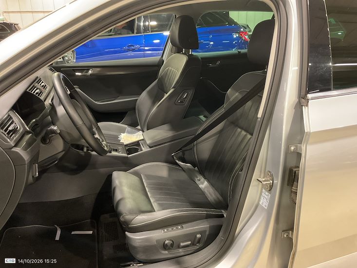Skoda Superb — photo 10