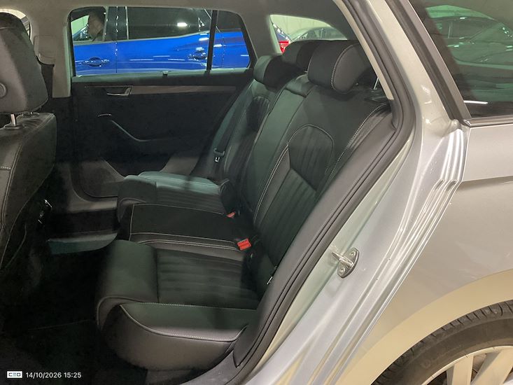 Skoda Superb — photo 11