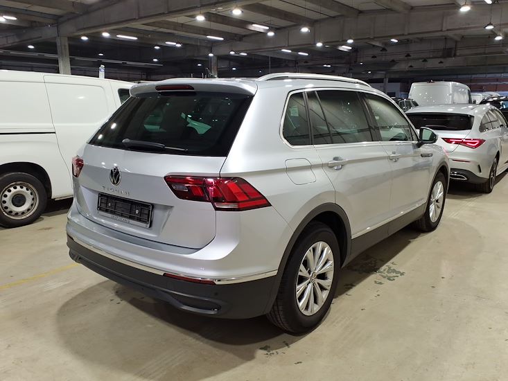 Volkswagen Tiguan — photo 4