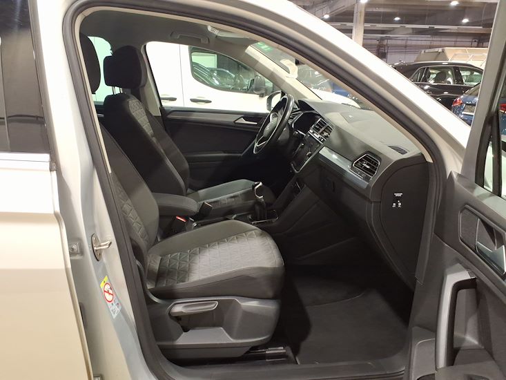 Volkswagen Tiguan — photo 7