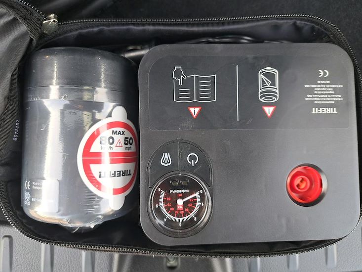 Mercedes-Benz Eqa — photo 11