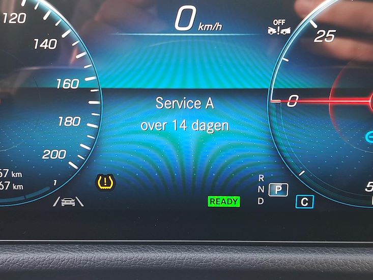 Mercedes-Benz Eqa — photo 12
