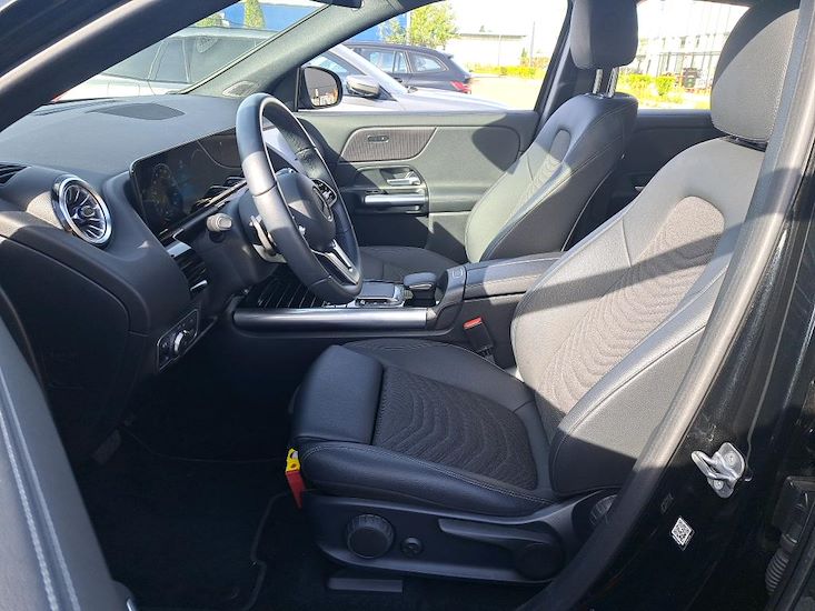 Mercedes-Benz Eqa — photo 5
