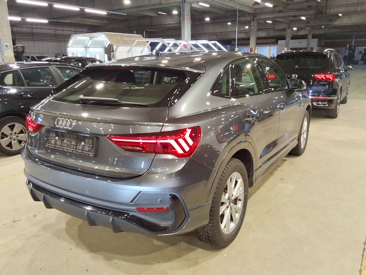Audi Q3 — photo 4
