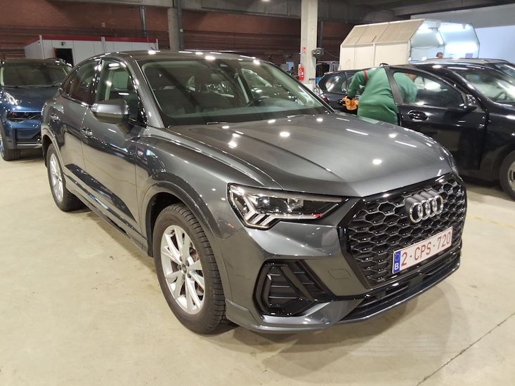 Audi Q3 — photo 8