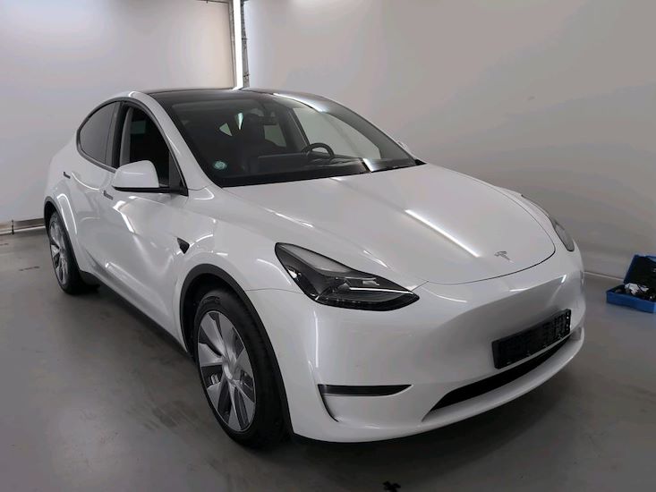 Tesla Model Y — photo 2