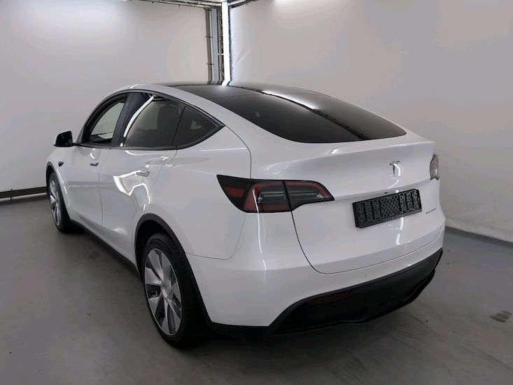 Tesla Model Y — photo 3