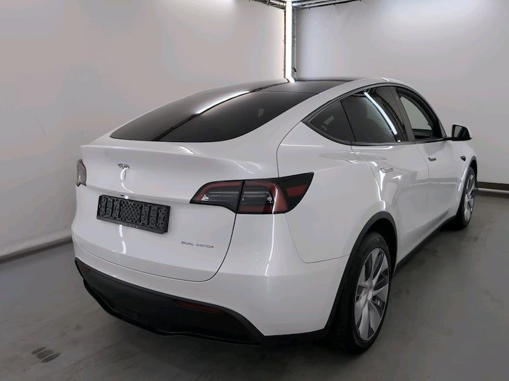 Tesla Model Y — photo 4