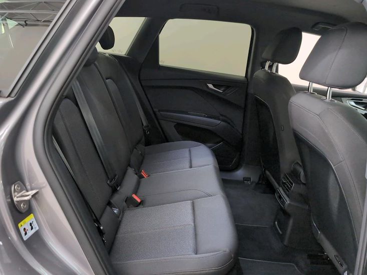 Audi Q4 — photo 6