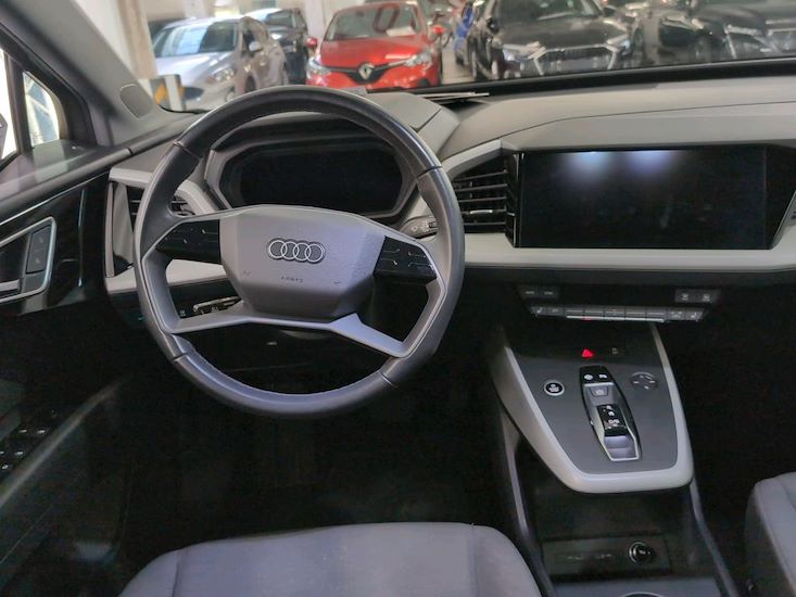 Audi Q4 — photo 8