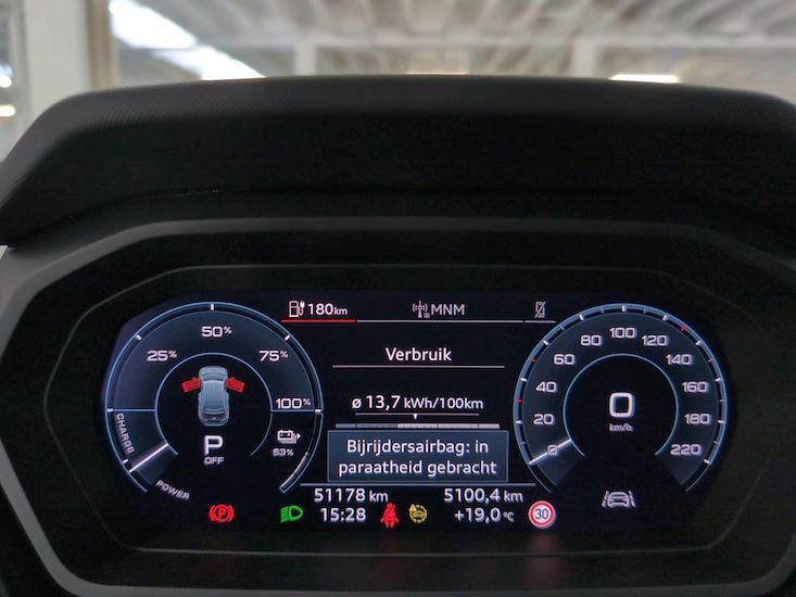 Audi Q4 — photo 9