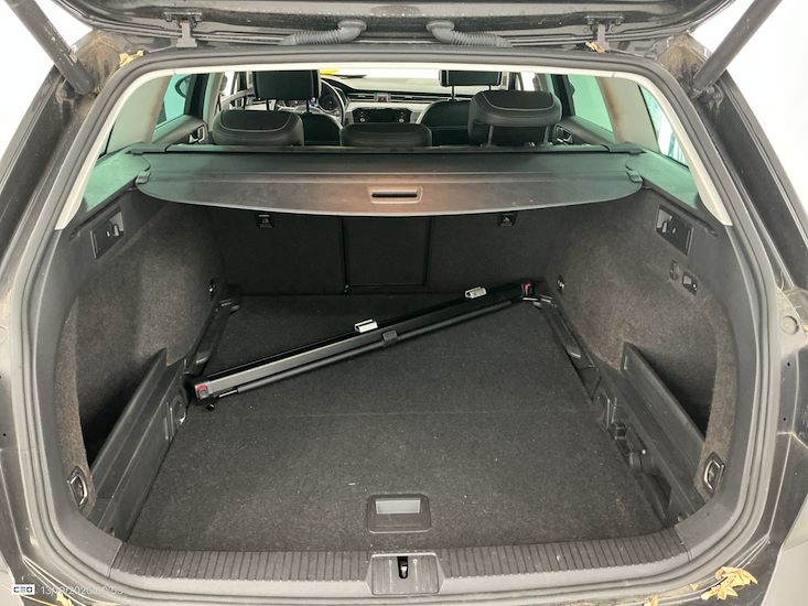 Volkswagen Passat — photo 10
