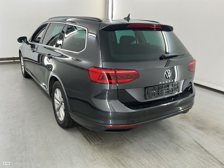Volkswagen Passat — photo 3