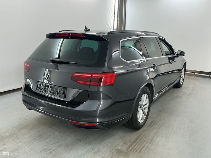 Volkswagen Passat — photo 4