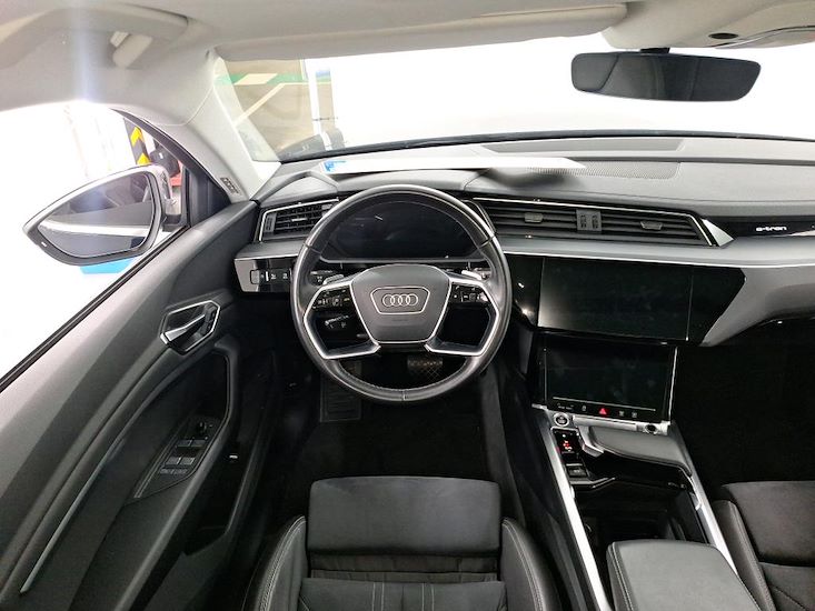 Audi Q8 — photo 8