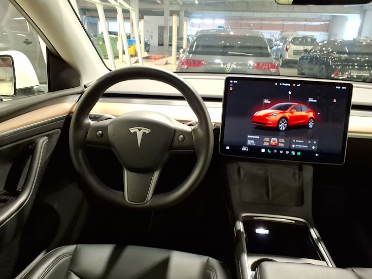 Tesla Model Y — photo 6