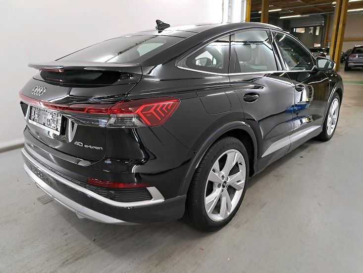 Audi Q4 — photo 4