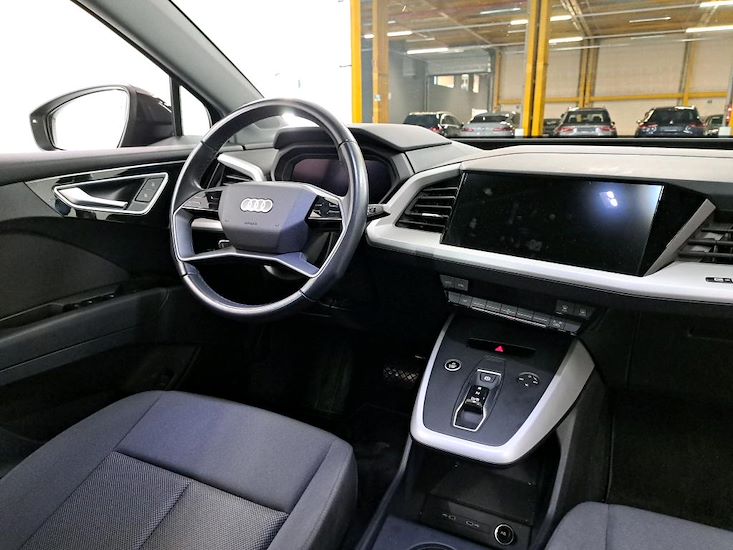 Audi Q4 — photo 8