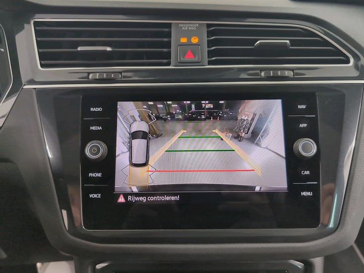 Volkswagen Tiguan — photo 12