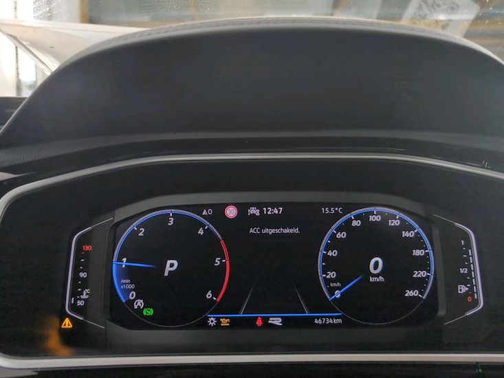 Volkswagen T-Roc — photo 10