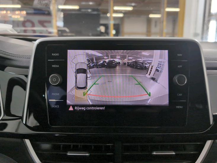 Volkswagen T-Roc — photo 13