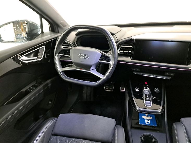 Audi Q4 — photo 8