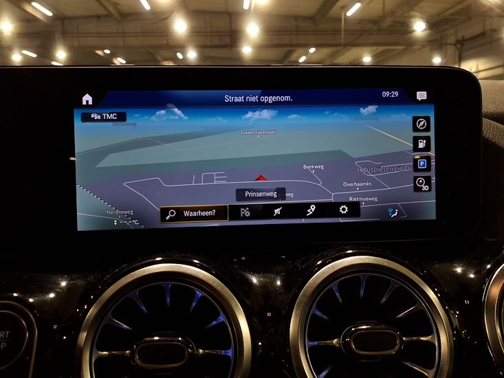 Mercedes-Benz Eqa — photo 10