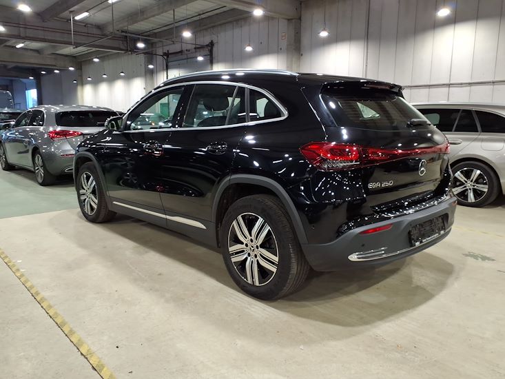 Mercedes-Benz Eqa — photo 2
