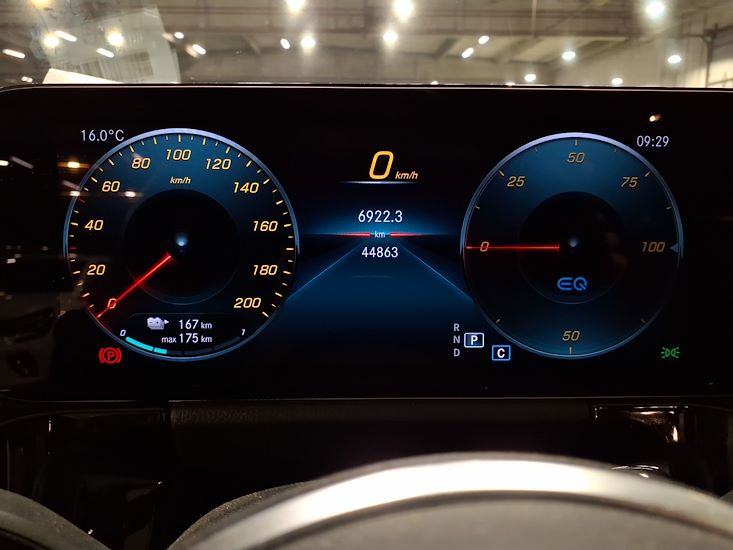 Mercedes-Benz Eqa — photo 9