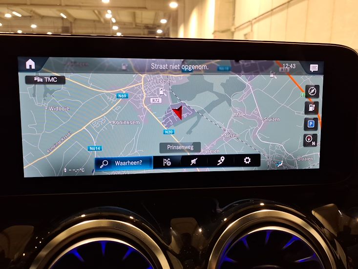 Mercedes-Benz Eqa — photo 10