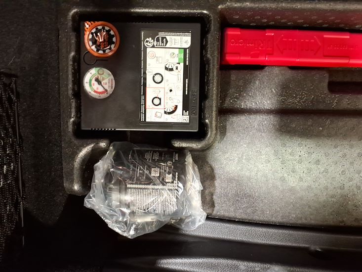 Mercedes-Benz Eqa — photo 11