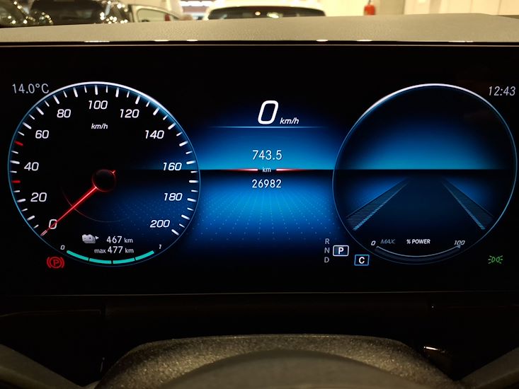Mercedes-Benz Eqa — photo 9