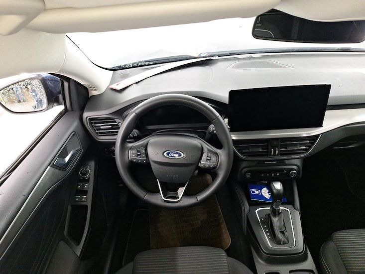 Ford Focus — photo 8