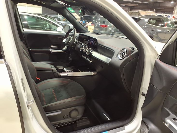 Mercedes-Benz Eqb — photo 7