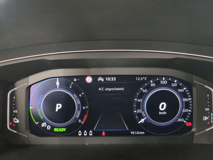 Volkswagen Tiguan — photo 10